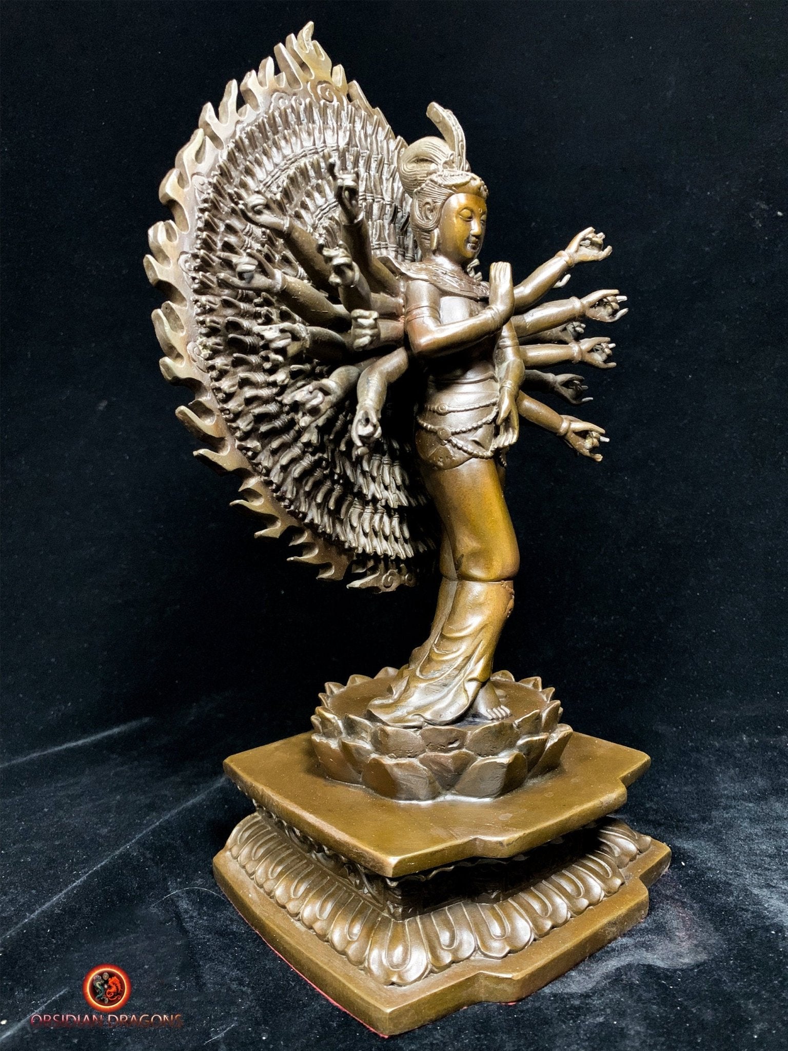 Exceptionnelle Statue de Chenrezig à 1000 Bras en Bronze | obsidian dragons
