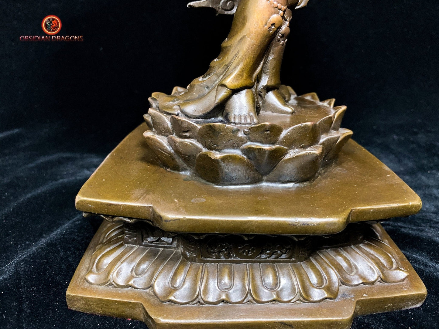 Exceptionnelle Statue de Chenrezig à 1000 Bras en Bronze | obsidian dragons