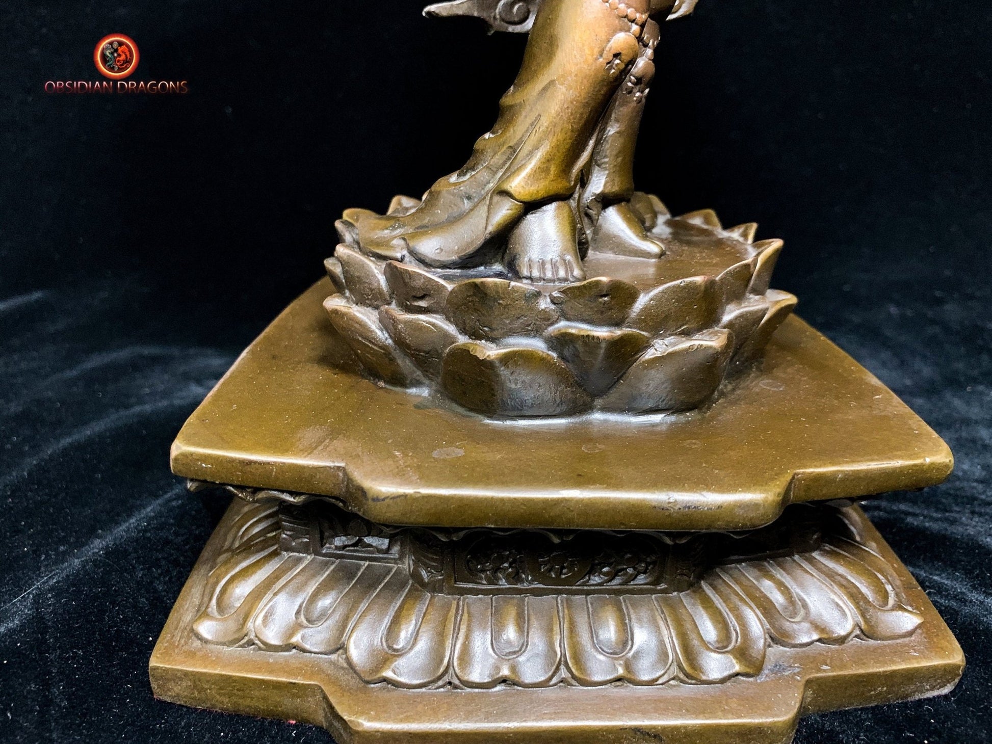 Exceptionnelle Statue de Chenrezig à 1000 Bras en Bronze | obsidian dragons