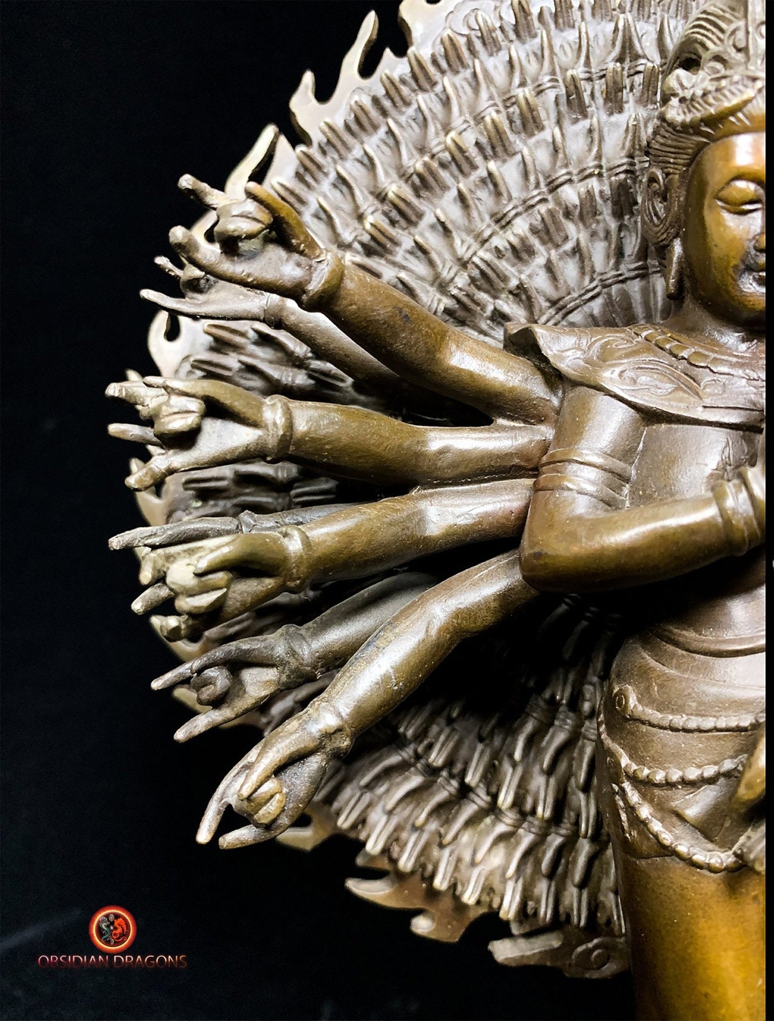 Exceptionnelle Statue de Chenrezig à 1000 Bras en Bronze | obsidian dragons