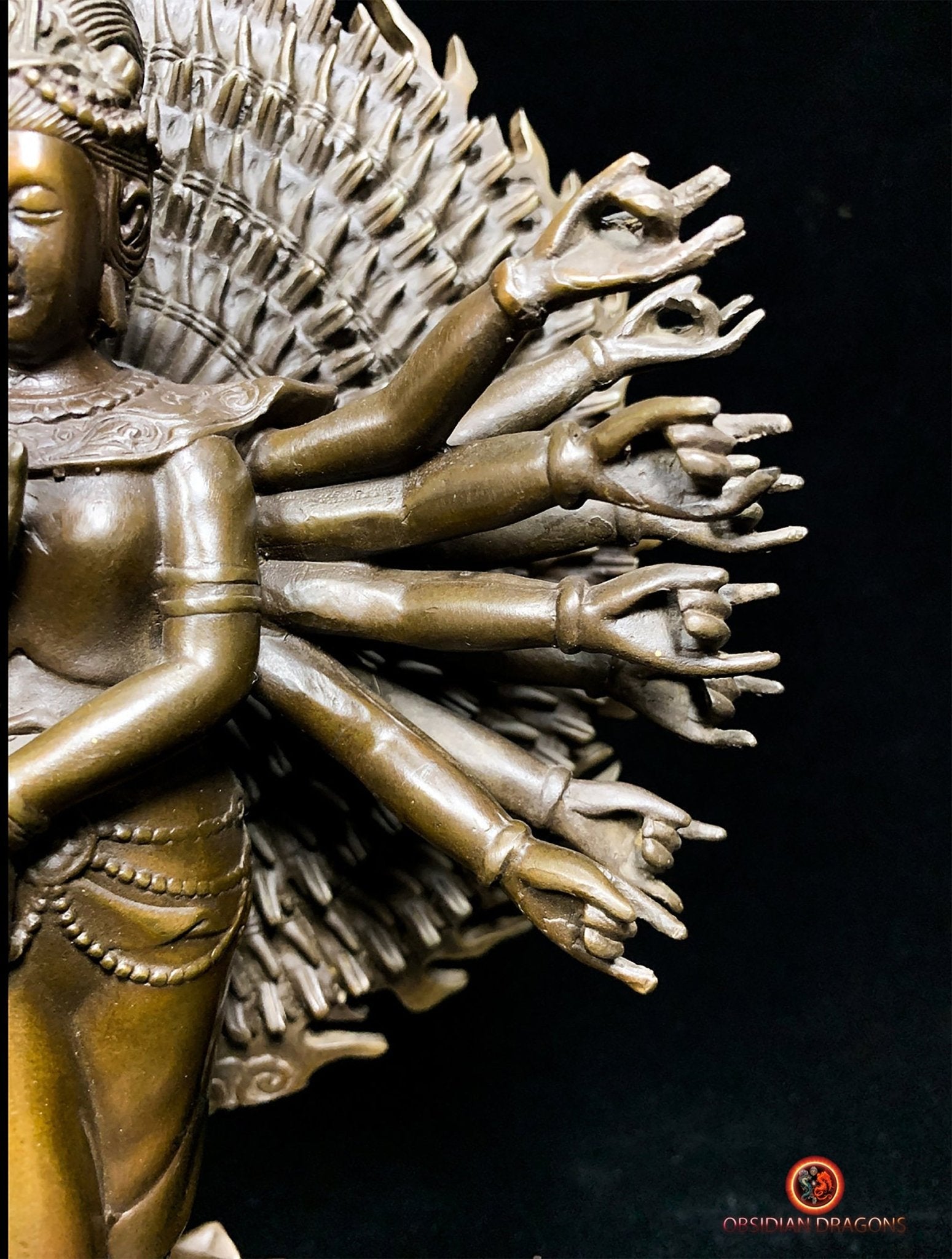 Exceptionnelle Statue de Chenrezig à 1000 Bras en Bronze | obsidian dragons