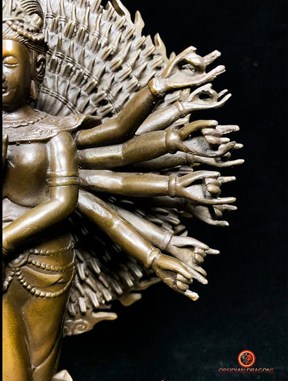 Exceptionnelle Statue de Chenrezig à 1000 Bras en Bronze | obsidian dragons