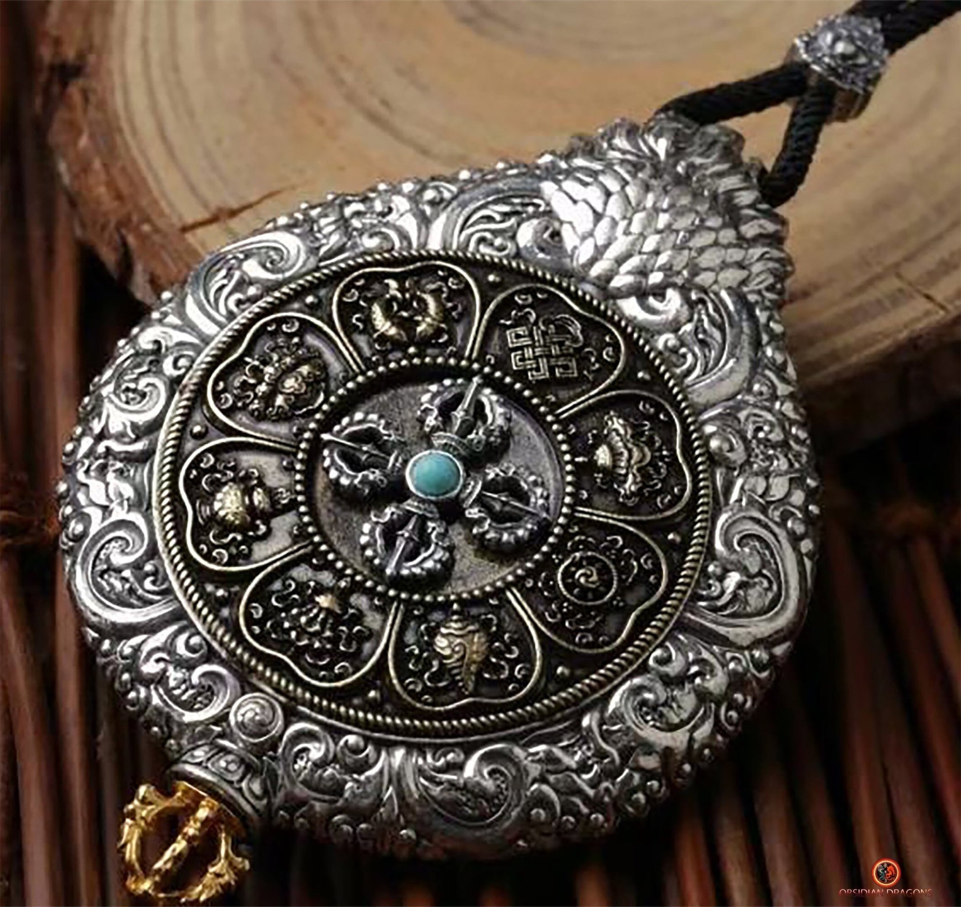 Ghau Chenrezig à milles bras - Amulette Bouddhiste en Argent et or | obsidian dragons
