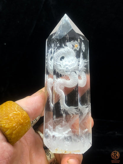 Grande pointe de cristal de roche Dragon - glyptique 3D | obsidian dragons