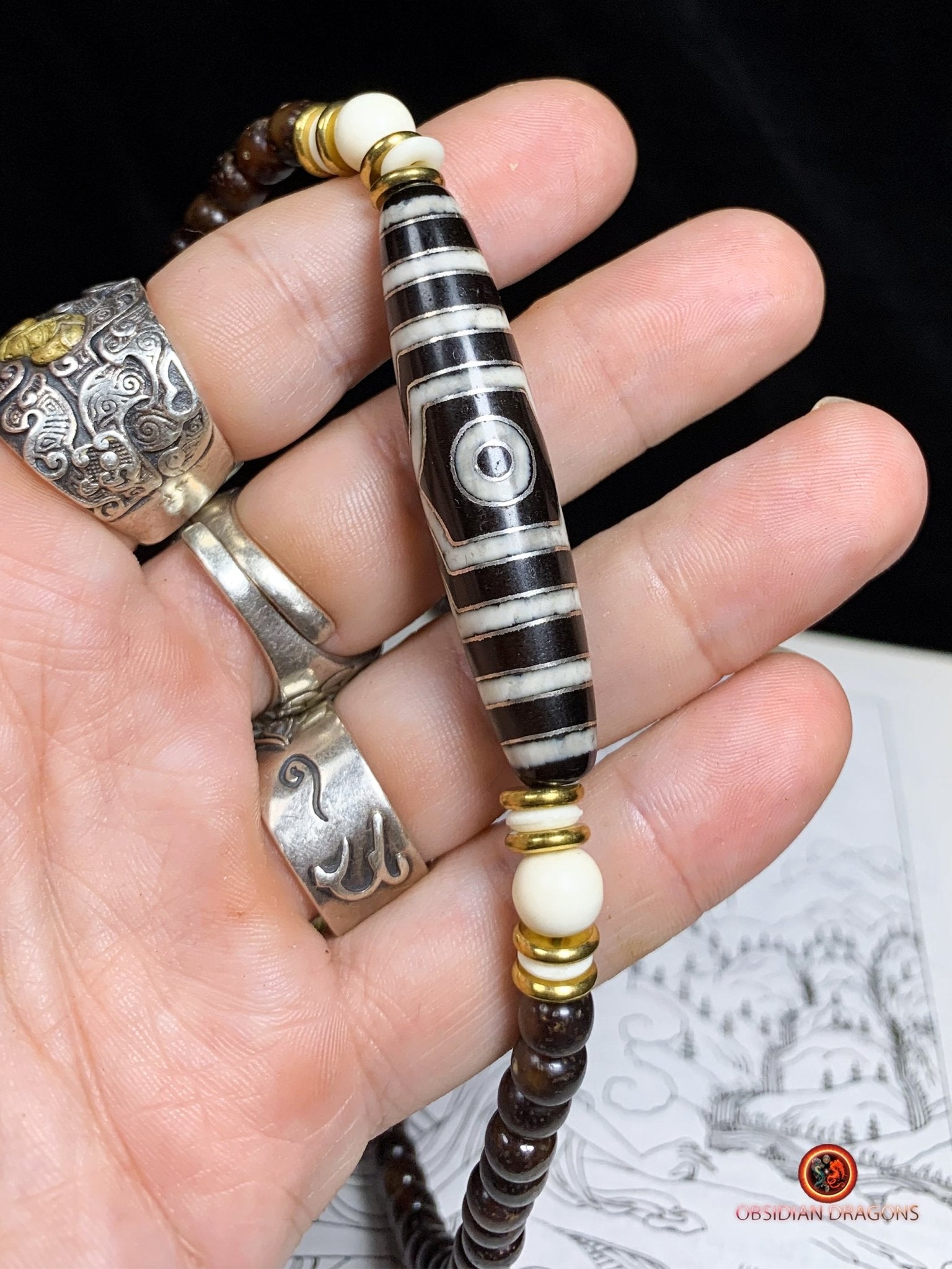 Mala Tibétain en Graines de Bodhi Fossiles - DZI à Trois Yeux | obsidian dragons