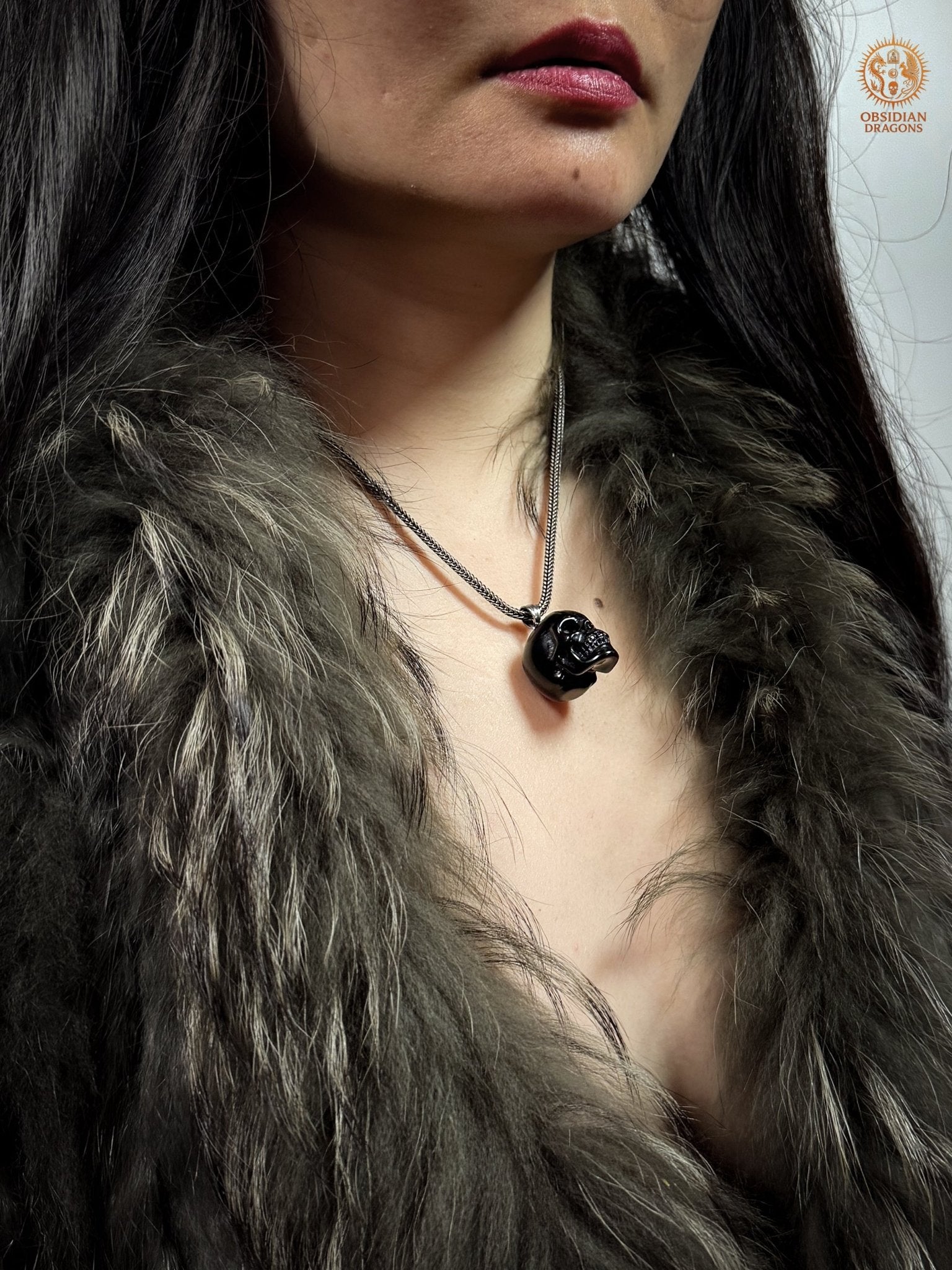 Pendentif crâne en obsidienne noire naturelle | obsidian dragons