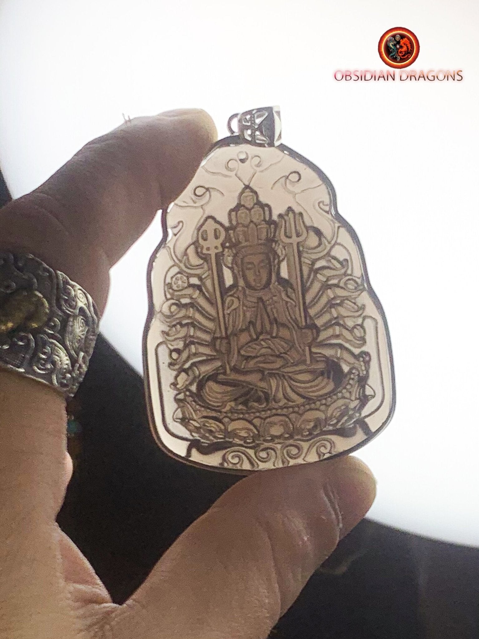 Pendentif Bouddha en Obsidienne - Protection de Chenrezig | obsidian dragons