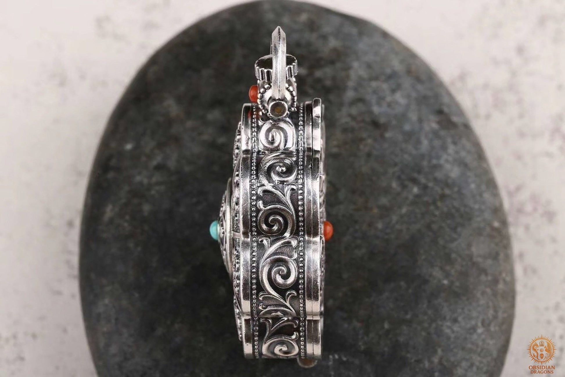 Reliquaire Bouddhiste Tibétain – Double Dorjé & Astamangala | obsidian dragons