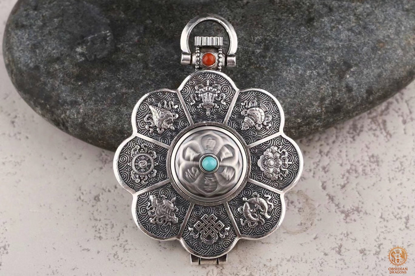 Reliquaire Bouddhiste Tibétain – Double Dorjé & Astamangala | obsidian dragons