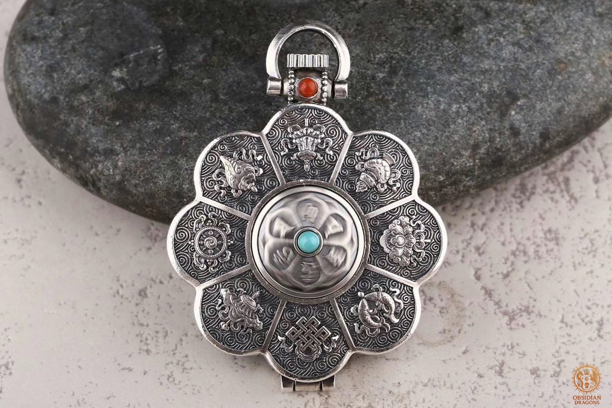 Reliquaire Bouddhiste Tibétain – Double Dorjé & Astamangala | obsidian dragons