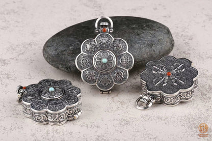 Reliquaire Bouddhiste Tibétain – Double Dorjé & Astamangala | obsidian dragons