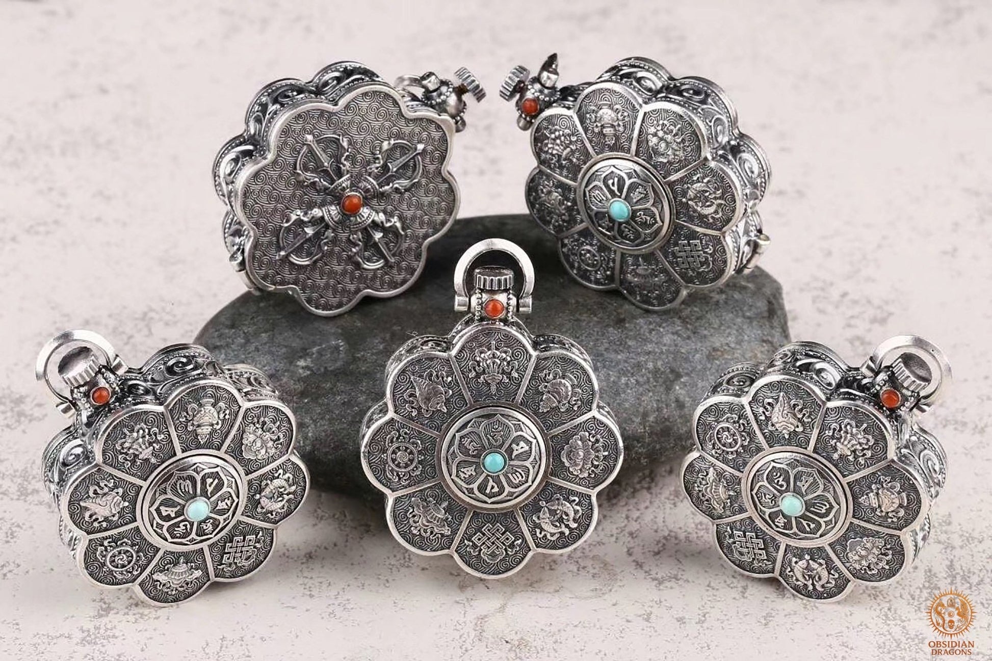 Reliquaire Bouddhiste Tibétain – Double Dorjé & Astamangala | obsidian dragons