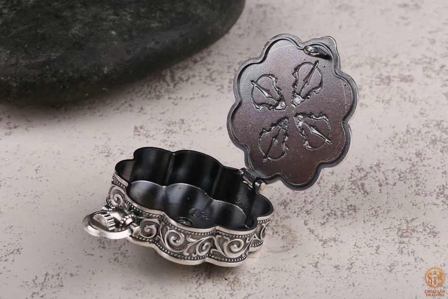 Reliquaire Bouddhiste Tibétain – Double Dorjé & Astamangala | obsidian dragons