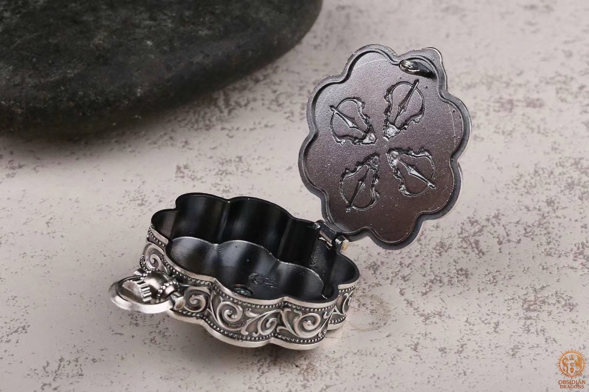 Reliquaire Bouddhiste Tibétain – Double Dorjé & Astamangala | obsidian dragons