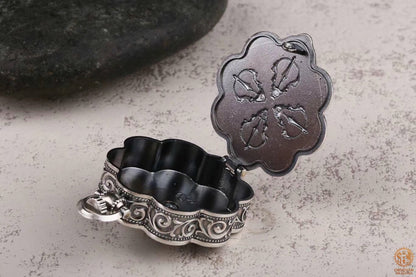 Reliquaire Bouddhiste Tibétain – Double Dorjé & Astamangala | obsidian dragons