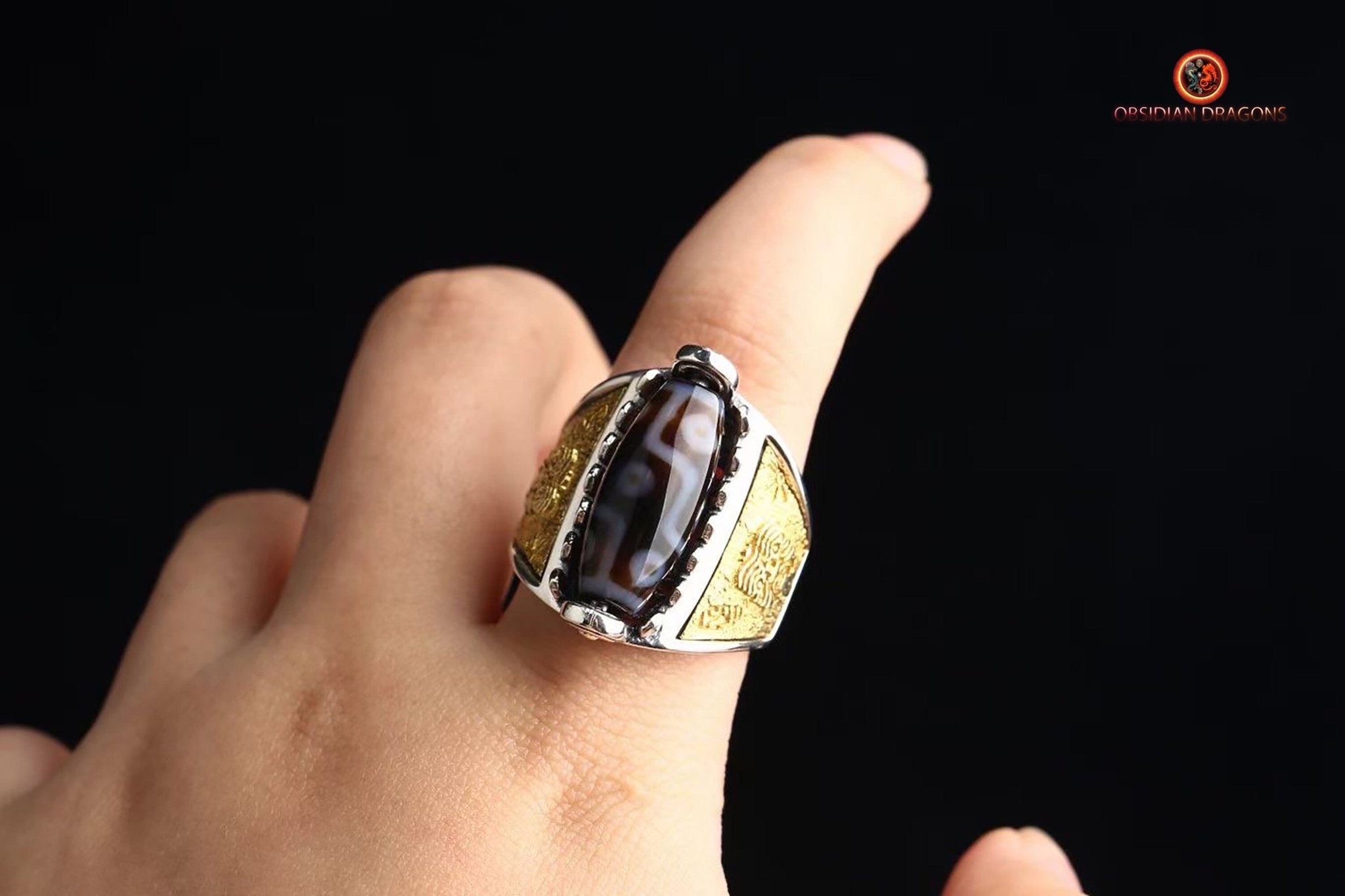 Bague, chevalière tibétaine, DZI ou Agate sacrée de protection tibétaine à 9 yeux 