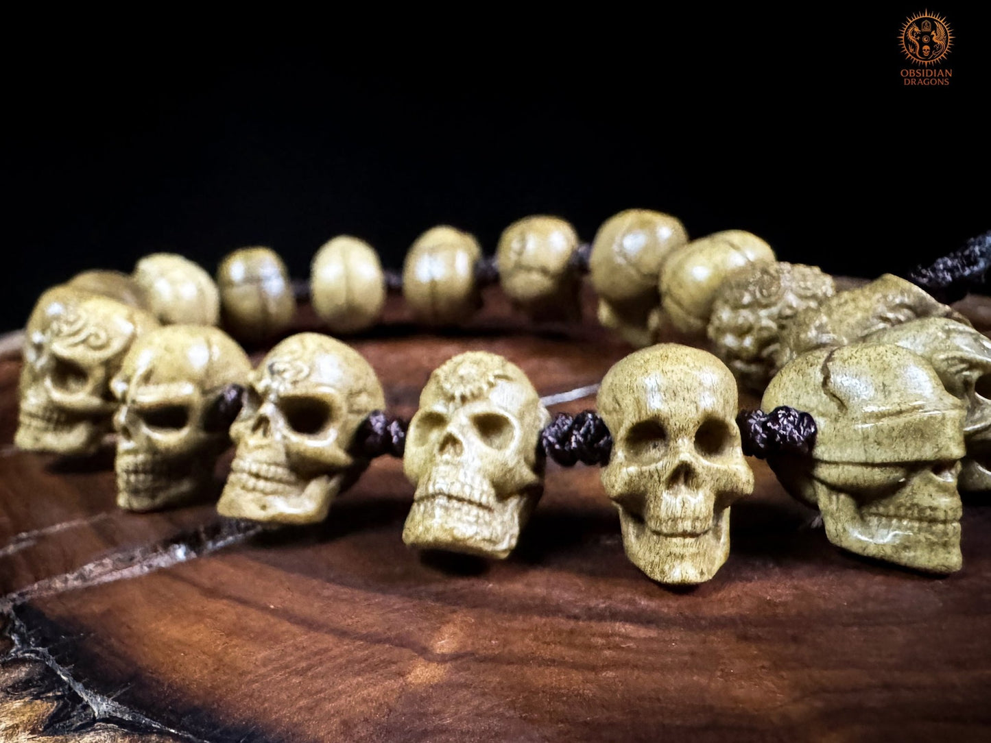 Bracelet crânes en bois de cerf sculptés à la main