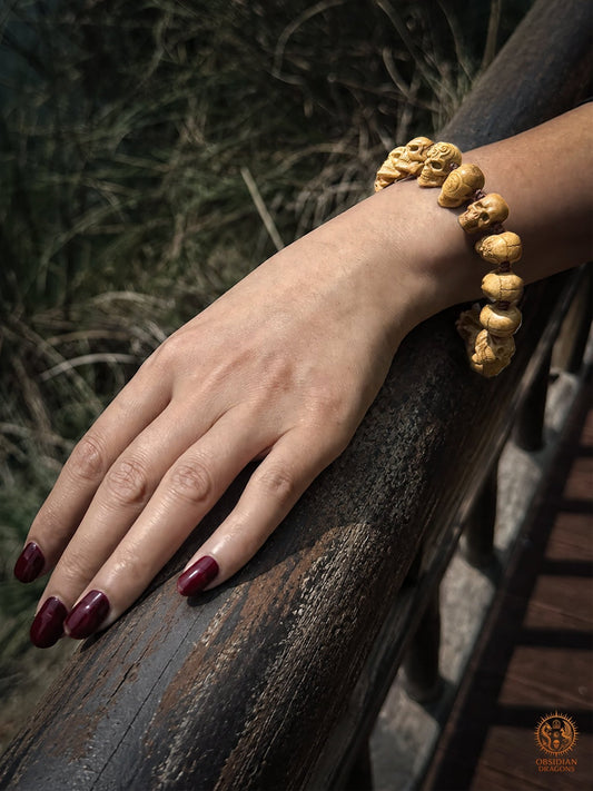 Bracelet crânes en bois de cerf sculptés à la main