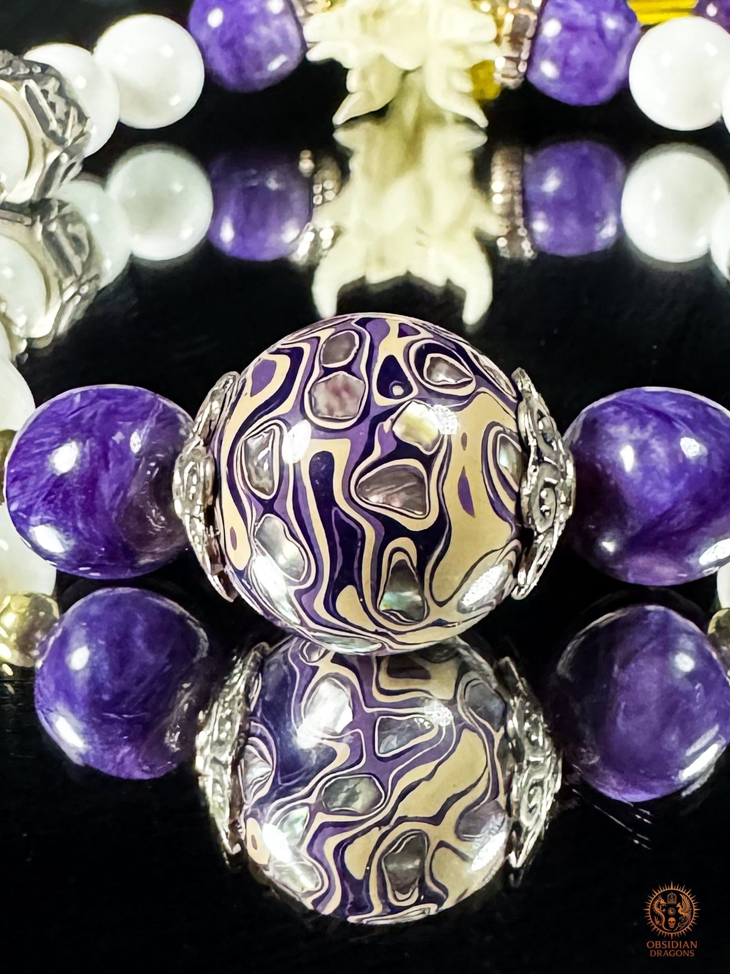 Bracelet dragon en nacre de bénitier et charoïte