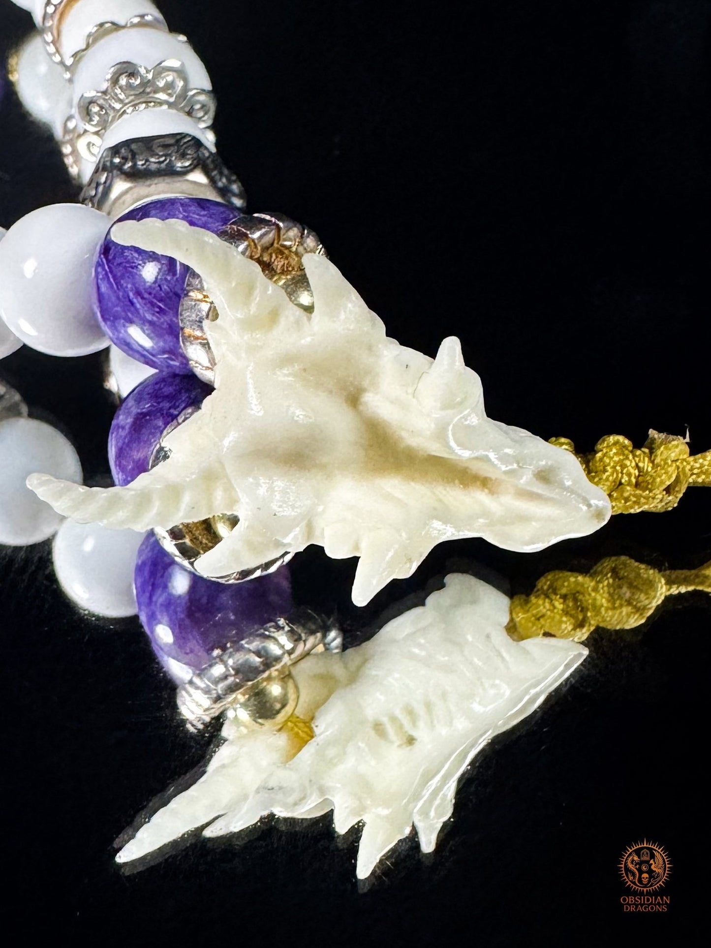 Bracelet dragon en nacre de bénitier et charoïte