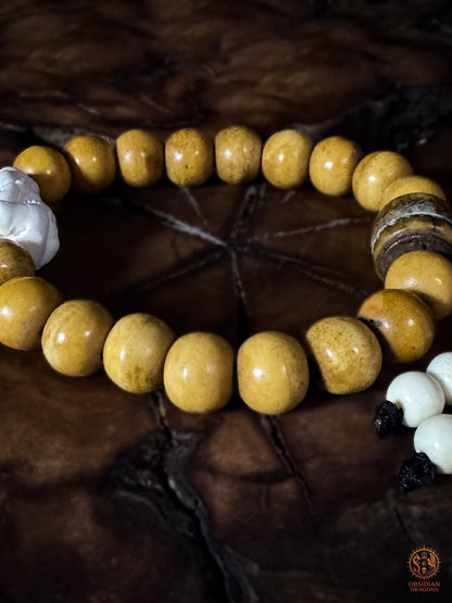 Détail des 18 perles en os de buffle patiné au thé du bracelet mala Ganesh inspiré du Shibazi bouddhiste chinois