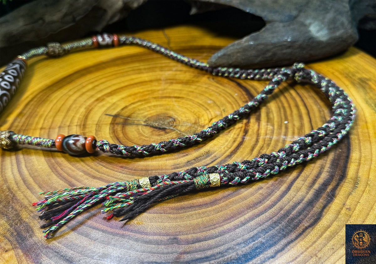Tressage artisanal réglable du collier DZI à 21 yeux avec anneau coulissant, fils polychromes et finitions faites main