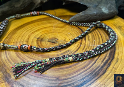 Tressage artisanal réglable du collier DZI à 21 yeux avec anneau coulissant, fils polychromes et finitions faites main