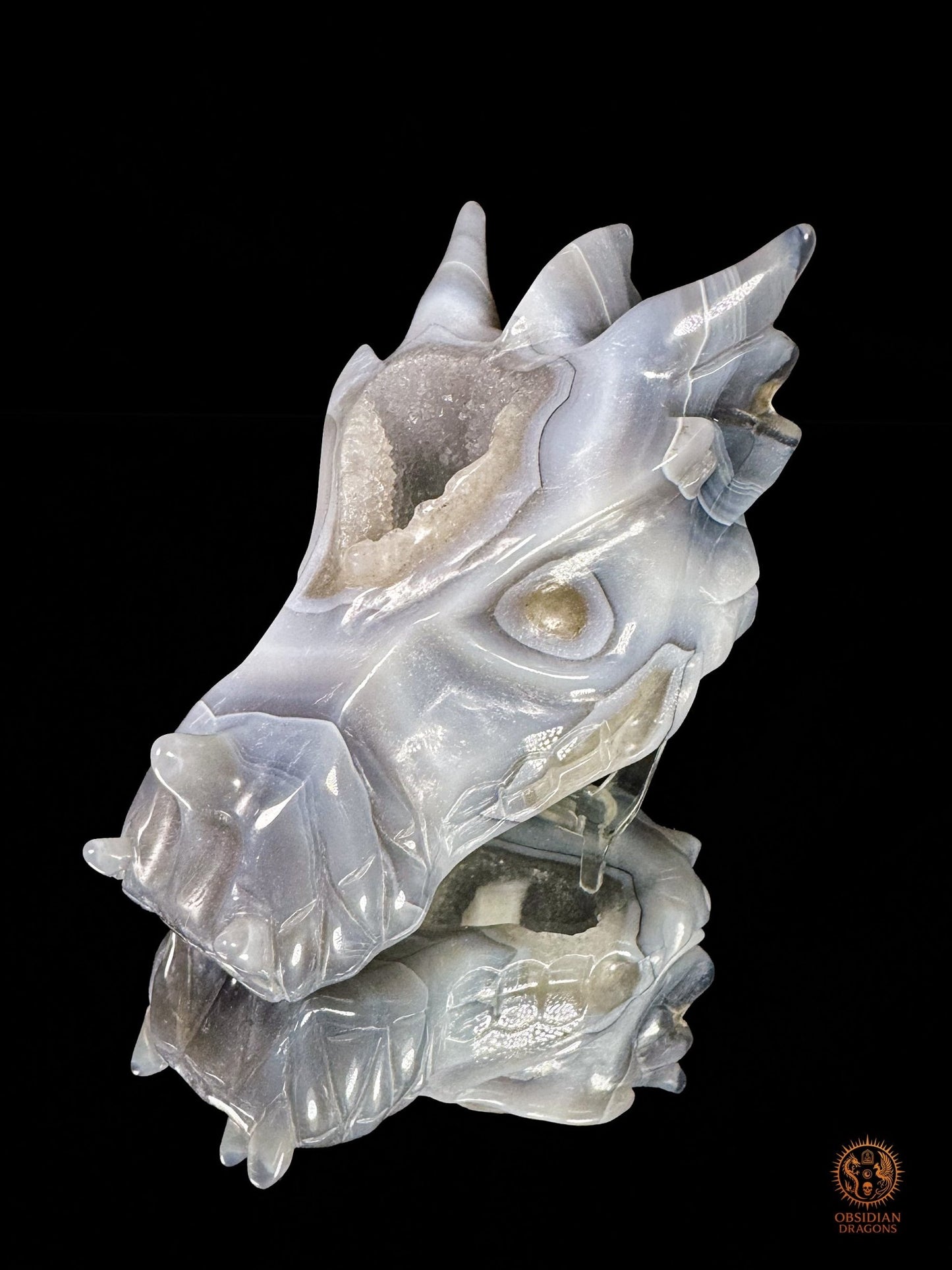 Crâne de dragon en géode de quartz à inclusion de calcite | obsidian dragons