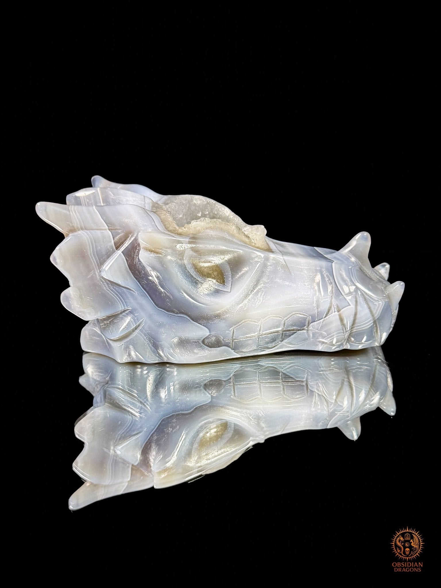 Crâne de dragon en géode de quartz à inclusion de calcite | obsidian dragons