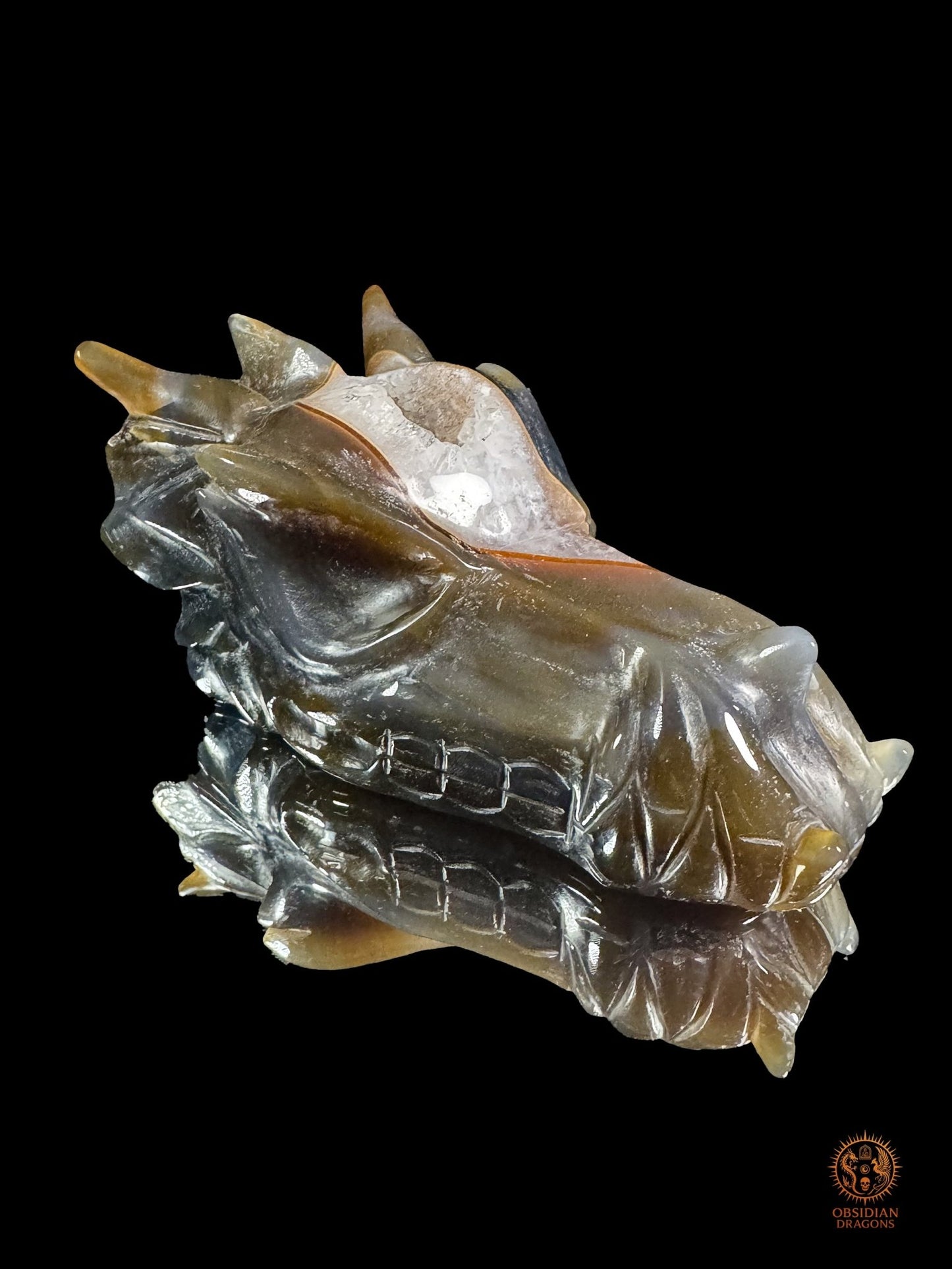 Crâne de dragon en géode de quartz – Souffle des profondeurs - obsidian dragons