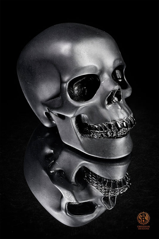 Crâne en obsidienne noire hyper réaliste mat et miroir | obsidian dragons