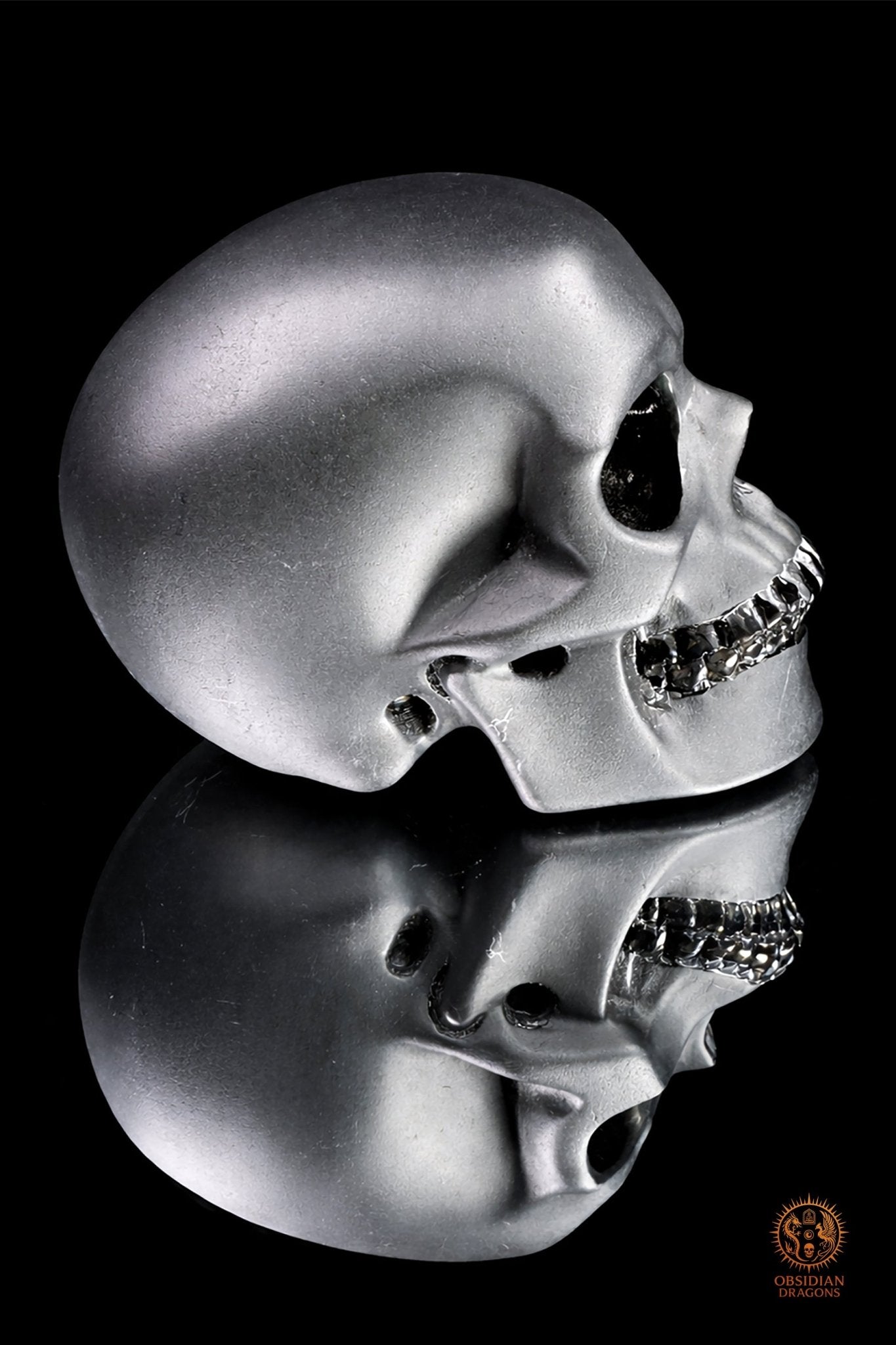 Crâne en obsidienne noire hyper réaliste mat et miroir | obsidian dragons