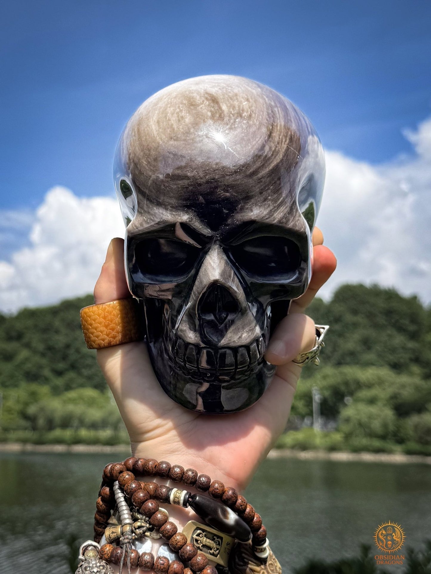 Grand crâne en obsidienne argentée naturelle – Crâne artisanal - obsidian dragons