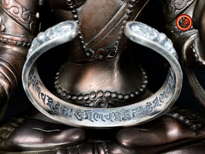 Bracelet manchette bouddhiste en argent - Dorje et mantra | obsidian dragons