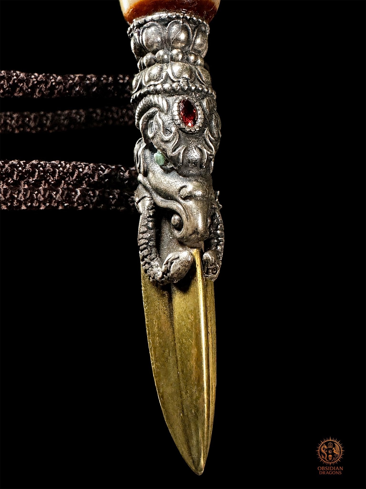 Pendentif DZI à trois yeux serti dans un phurba tibétain - obsidian dragons