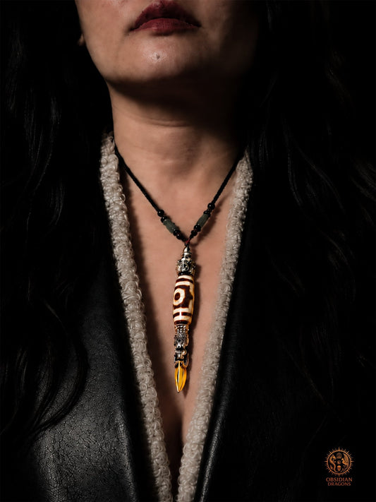 Pendentif DZI à trois yeux serti dans un phurba tibétain - obsidian dragons