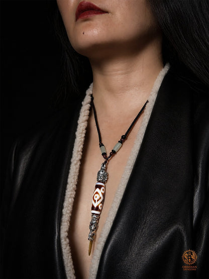 Pendentif DZI a sept yeux serti dans un phurba tibétain - obsidian dragons