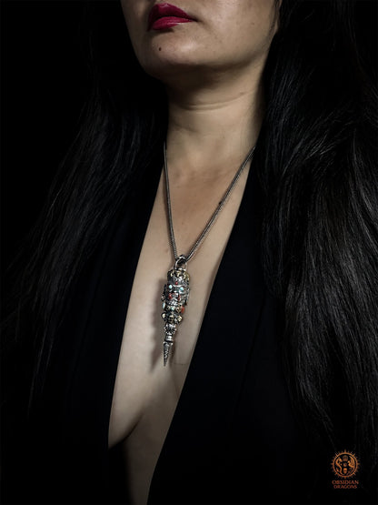 Pendentif Phurba Mahakala porté sur une chaîne, amulette bouddhiste Vajrayana en argent 925, bronze, turquoise et agate Nan Hong - Obsidian Dragons