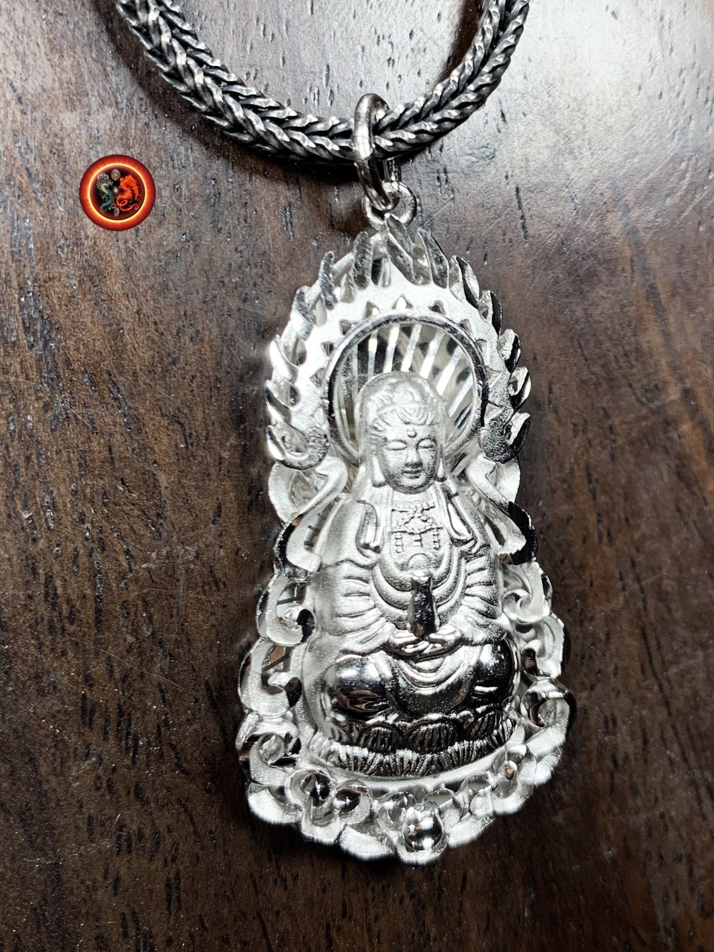 pendentif bouddha en argent- Bodhisattva Guan Yin | obsidian dragons