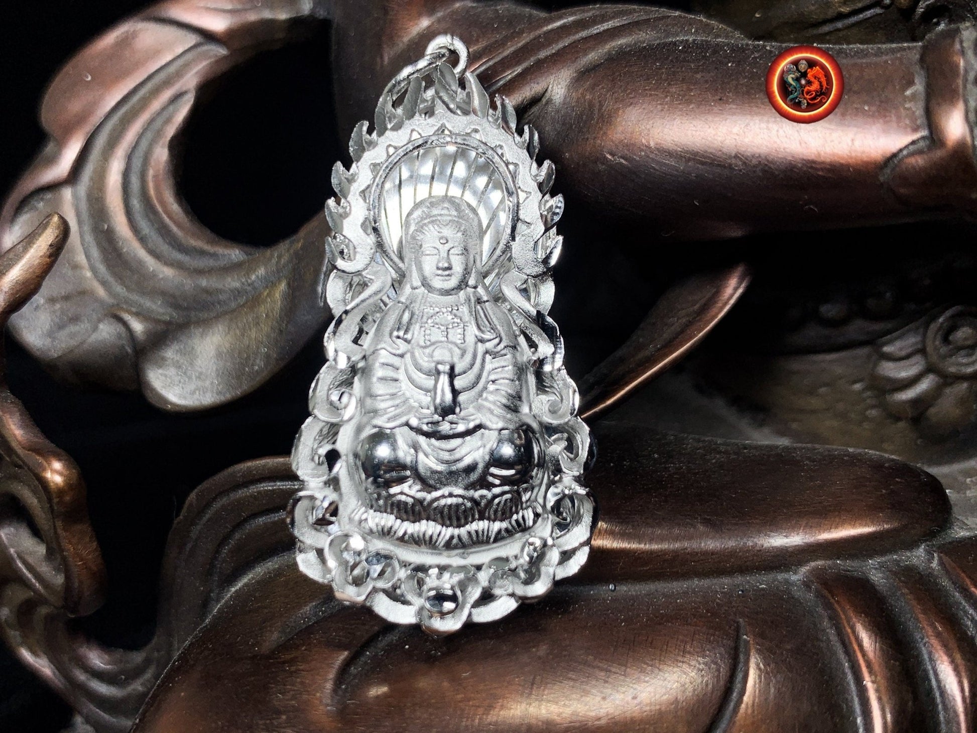 pendentif bouddha en argent- Bodhisattva Guan Yin | obsidian dragons