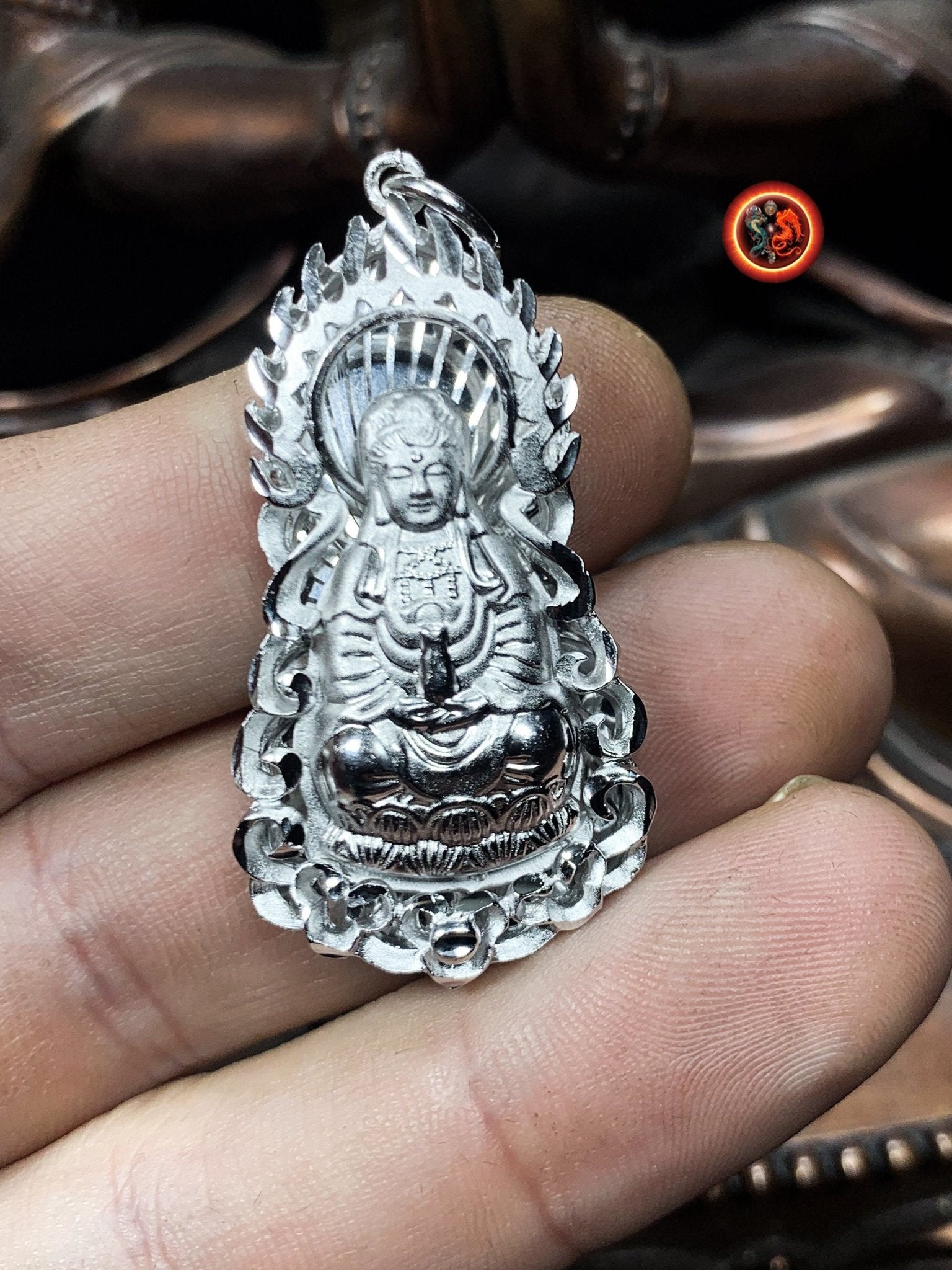 pendentif bouddha en argent- Bodhisattva Guan Yin | obsidian dragons