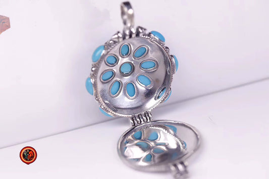 Gau, Reliquaire, pendentif de protection bouddhiste. Turquoises d'Arizona. Argent 925. mantra de la compassion “om mani padme hum“ au verso - obsidian dragon