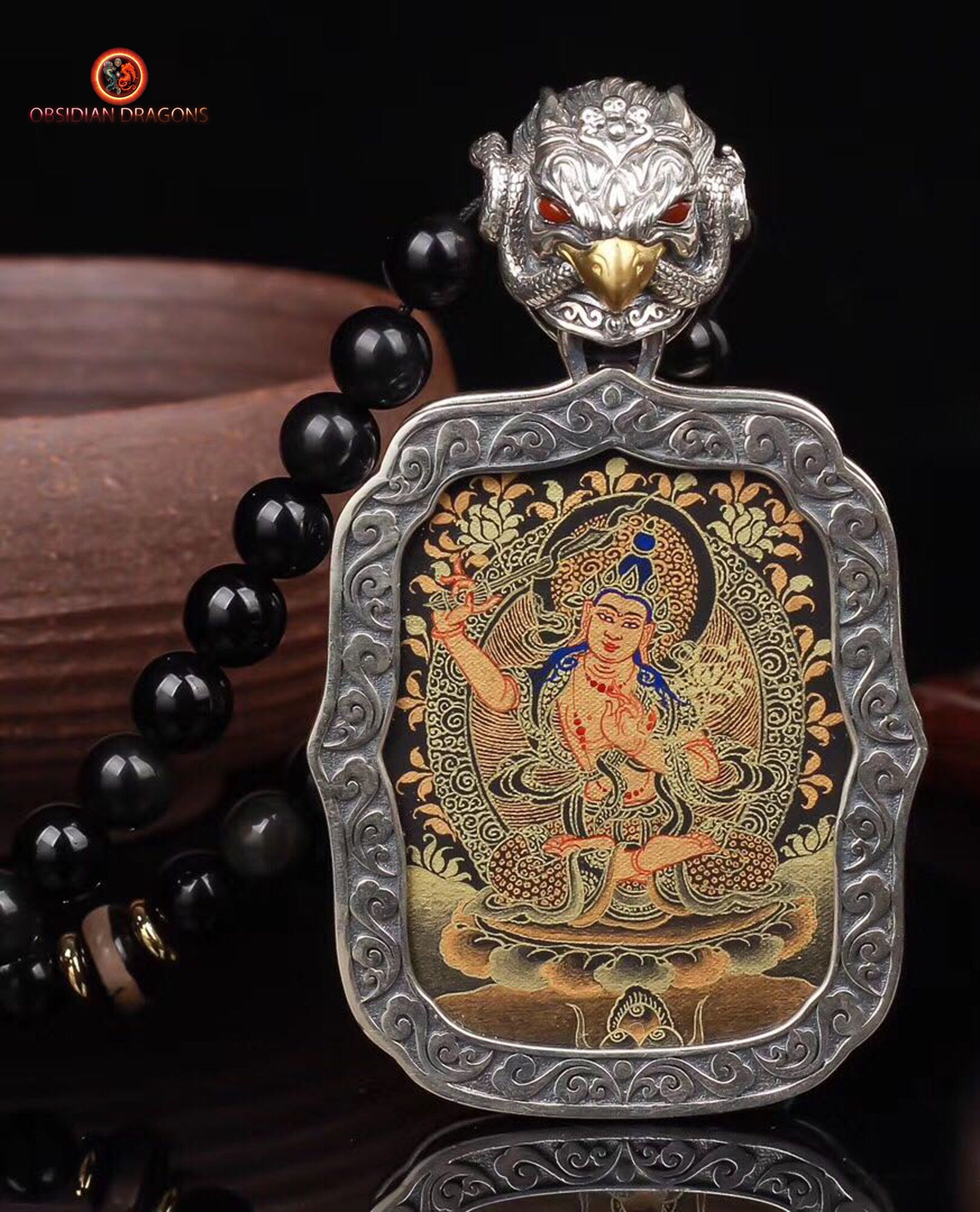 Pendentif Bouddha. Tangka artisanal de Manjushri bodhisattva. Bélière Garuda - obsidian dragon