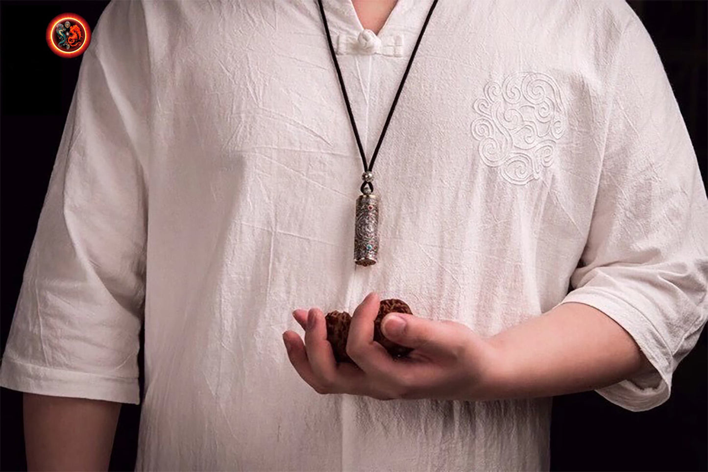 Pendentif Bouddha, amulette de protection bouddhiste, bodhisattva Chenrezi. amulette tournante, sutra du coeur à l'intérieur. - obsidian dragon