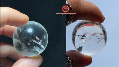 Sphère, boule de cristal. Cristal de Roche du Bresil, qualité excellente. Beaux givres en inclusions. Cristal de roche naturel. 0,080kg