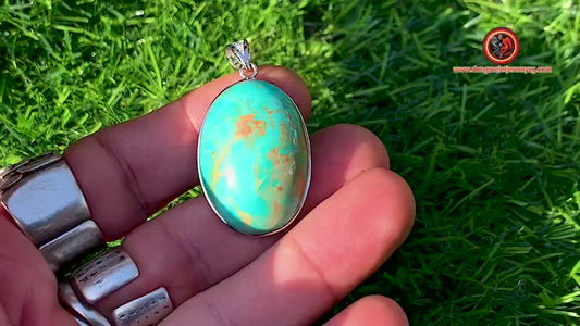 Türkis. Türkisanhänger. Royston-Türkis, amerikanischer Türkis aus Nevada. Natürlicher Türkis, geschätzt. Gefasst in 925er Silber.