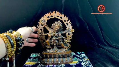 Statue bouddha. ésotérique, tantrique, Mahakala à 6 bras Dharmapala et protecteur Yi dam. Bronze violet. Bouddhisme tibétain vajrayana