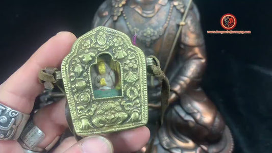 Pendentif bouddha, Ghau, Gau, ancien tibétain. Chenrezi, autel portatif de protection, Boîte de prière, Autel bouddhiste, Mantra de la compassion.