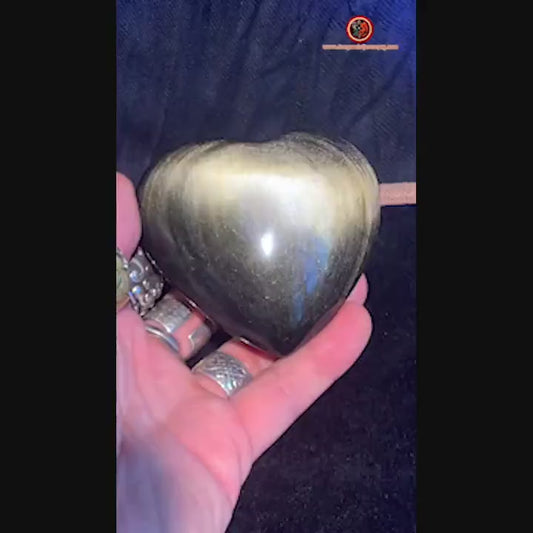 coeur en obsidienne dorée. Originaire du Mexique. Qualité A+ Dimensions de 85/80/42mm poids de 0,257kg