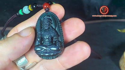 Pendentif, bouddha, Acala. Amulette bouddhiste en obsidienne oeil celeste. obsidienne oeil celeste naturelle du mexique. Cordon, jade.